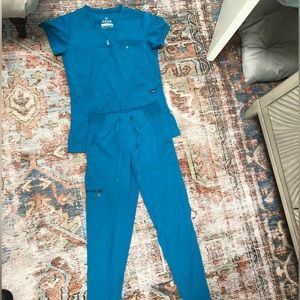 Adar scrubs matching set.
